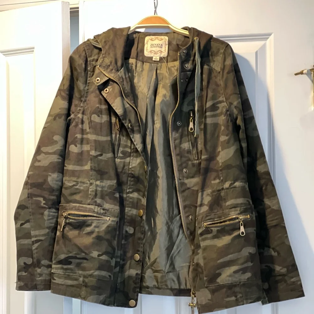 Zenana Outfitters Camo Green Women’s  Jacket/ interior cinch waist, pockets,hood - Picture 2 of 3